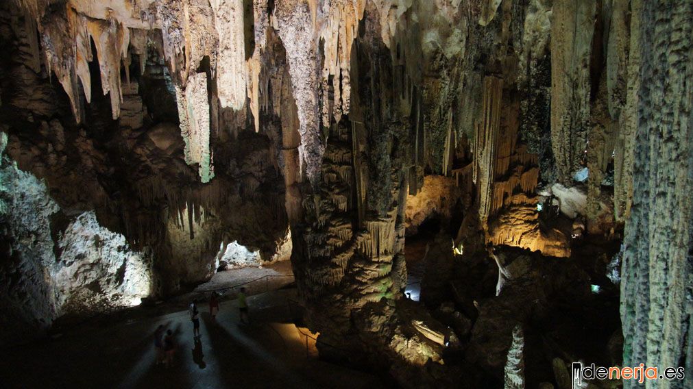 Foto del interior de las Cuevas de Nerja - 1